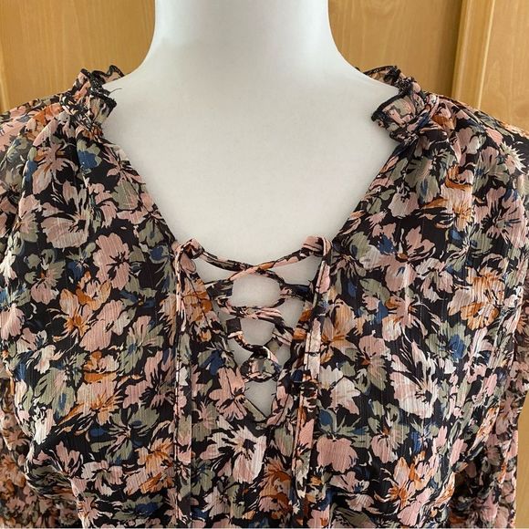 American Eagle • Chiffon Lace Up Blouse in Washed Black - Picture 5 of 15